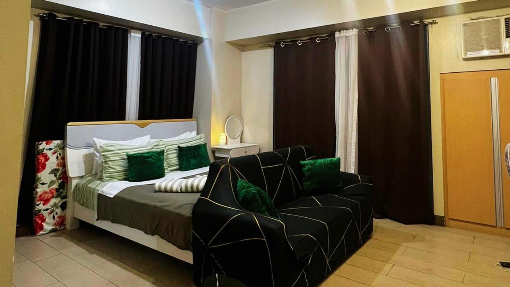 Two Palm Tree Villas Condominium - Studio 8Th Fl With Balcony - Across Terminal 3 Airport Pasay Exterior foto